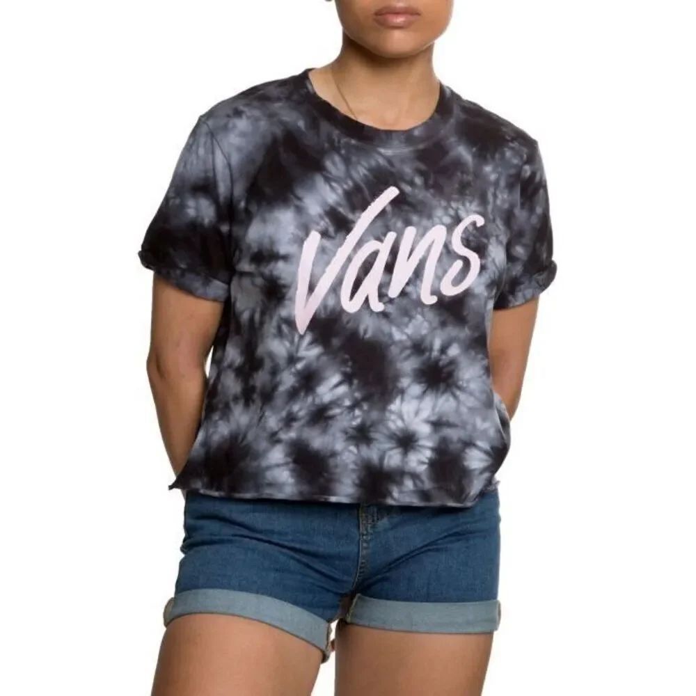 ✨Vans Sweeper Cropped Sz Medium Tee in Women – Black✨